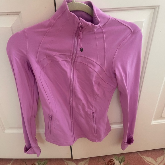 Lululemon define jacket in color dahlia mauve size 4. - Picture 2 of 3